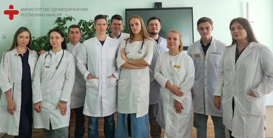 Фото новости "В Черногорске начала работать целая команда молодых медиков"